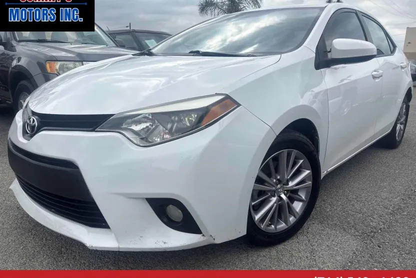 2014 Toyota Corolla LE photo 1