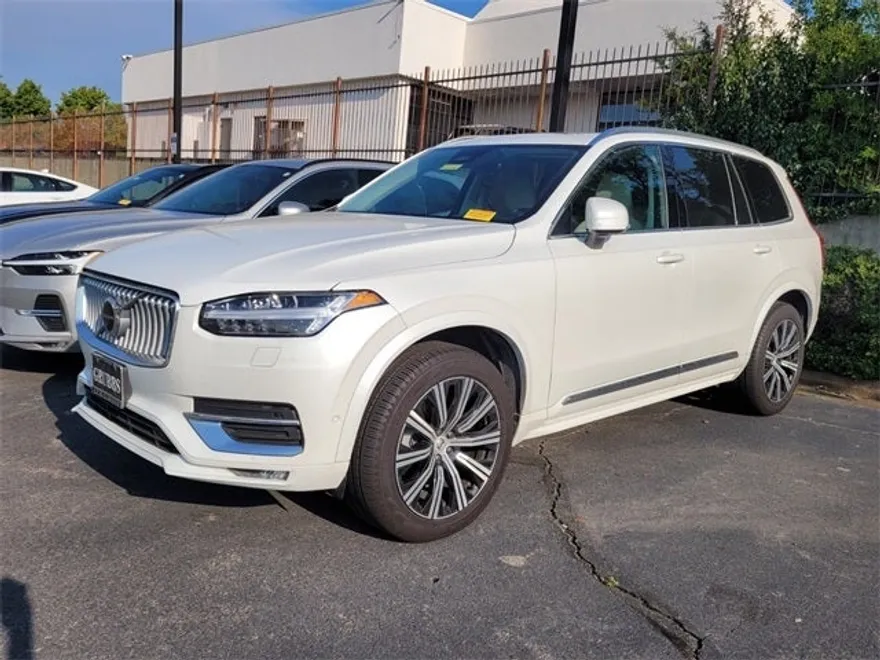2025 Volvo XC90 B5 Plus photo 1