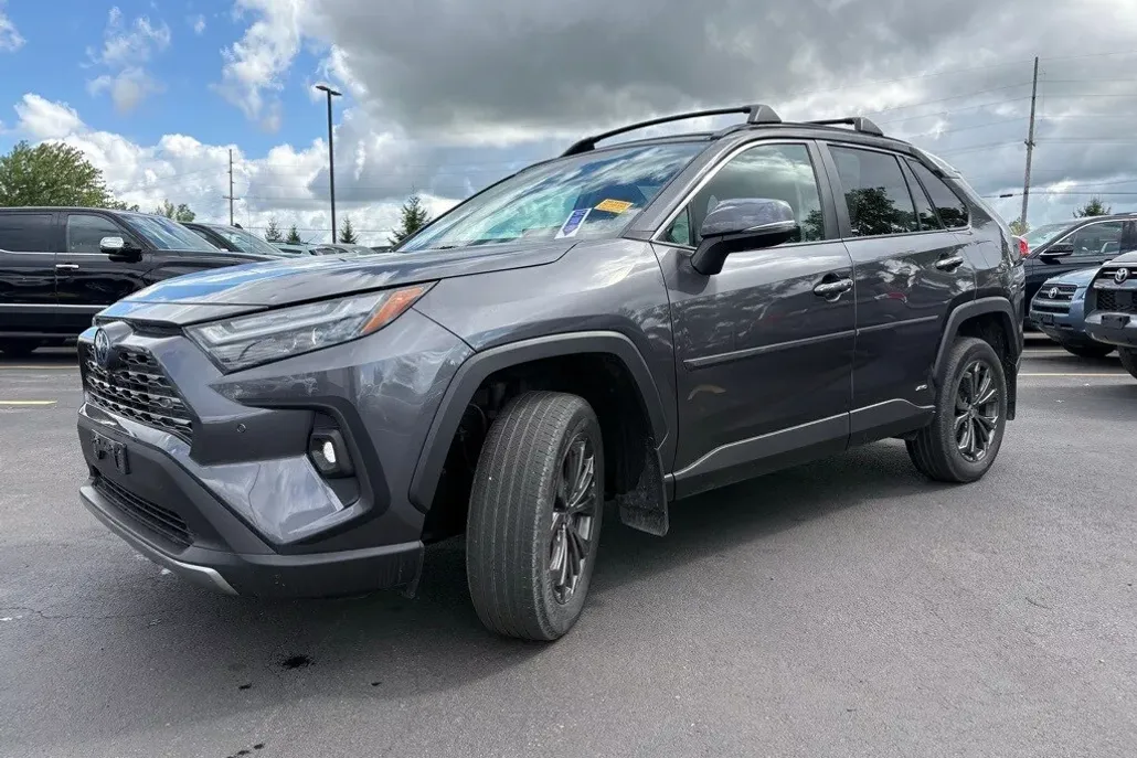 2022 Toyota RAV4 Hybrid Limited photo 1