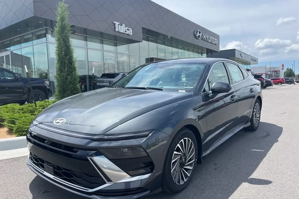 2025 Hyundai Sonata Hybrid Limited photo 1