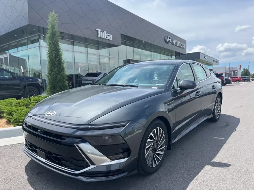 2025 Hyundai Sonata Hybrid Limited photo 1