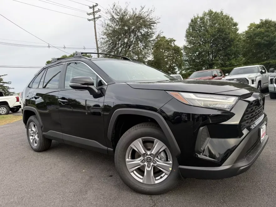 2025 Toyota RAV4 XLE photo 1