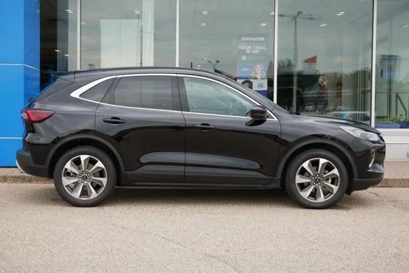 2023 Ford Escape Platinum photo 1