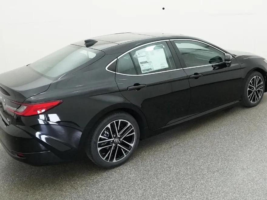 2026 Toyota Camry XLE photo 1