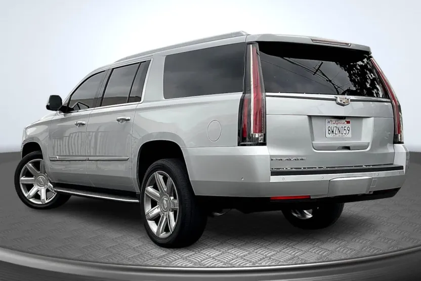 2019 Cadillac Escalade ESV Luxury photo 1