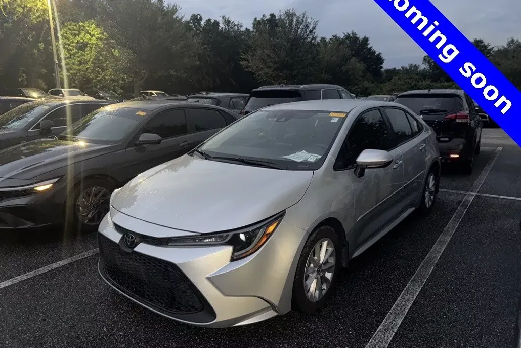 2022 Toyota Corolla LE photo 1