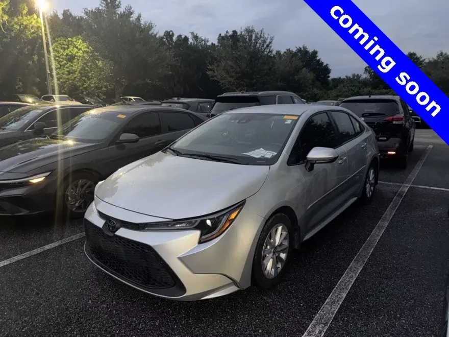 2022 Toyota Corolla LE photo 1