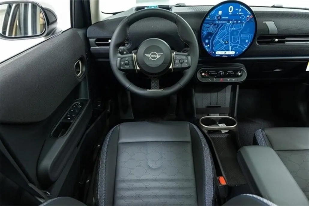2025 Mini Cooper 4 Door Hardtop Signature photo 1
