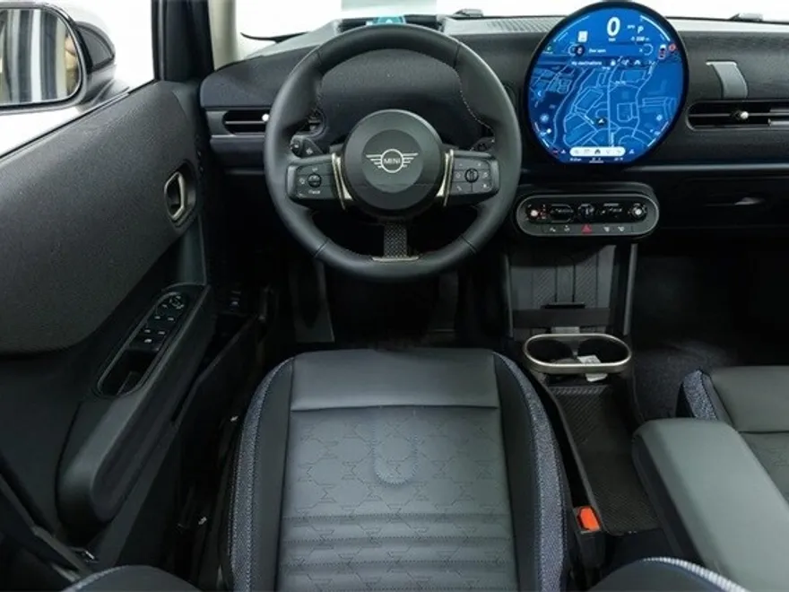 2025 Mini Cooper 4 Door Hardtop Signature photo 1