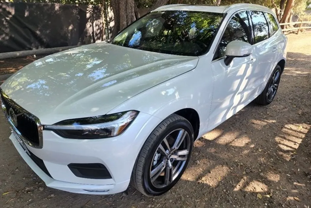 2021 Volvo XC60 T5 Momentum photo 1