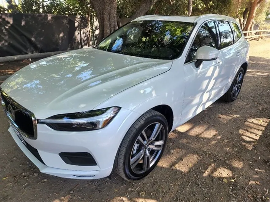 2021 Volvo XC60 T5 Momentum photo 1