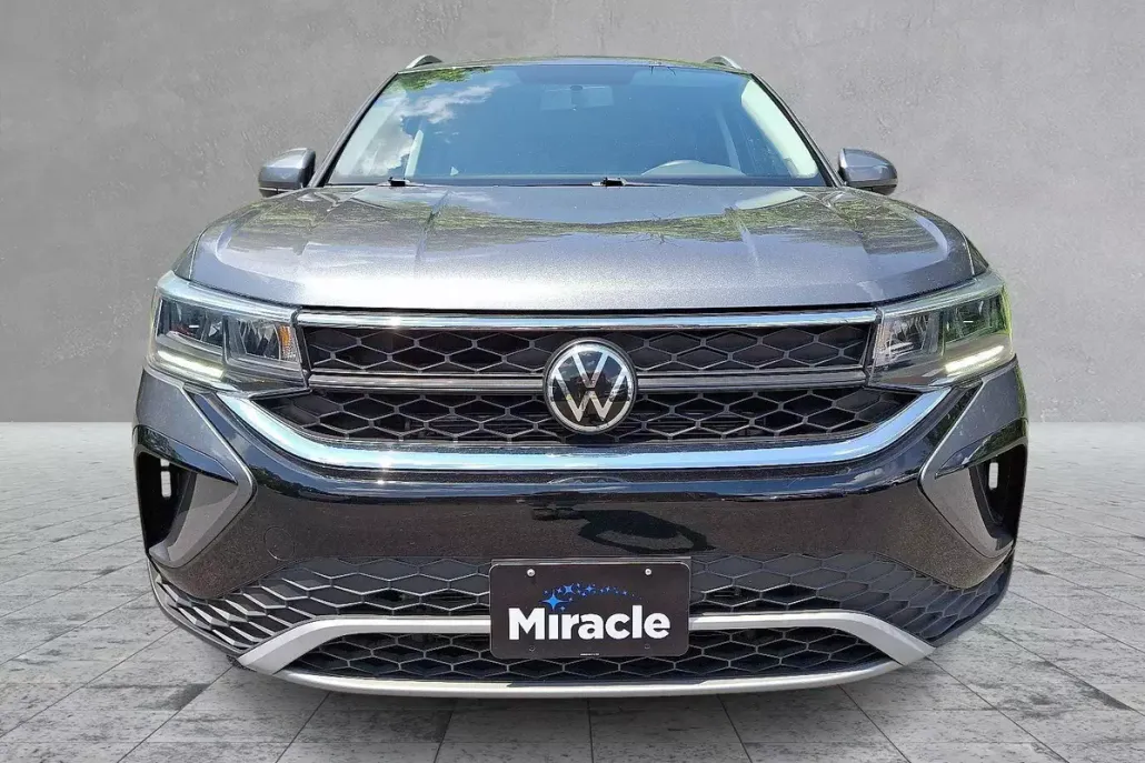 2022 Volkswagen Taos SE photo 1