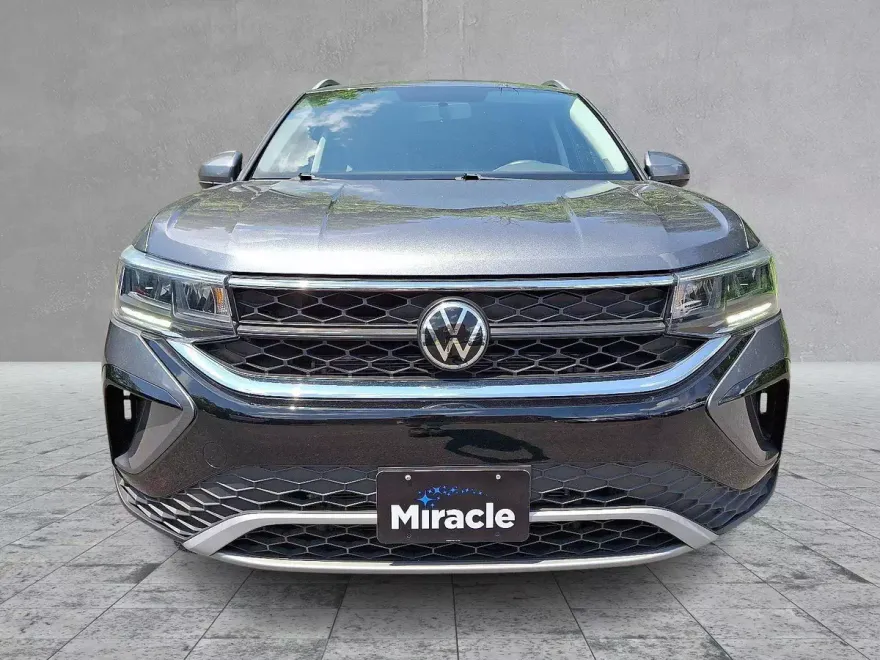 2022 Volkswagen Taos SE photo 1