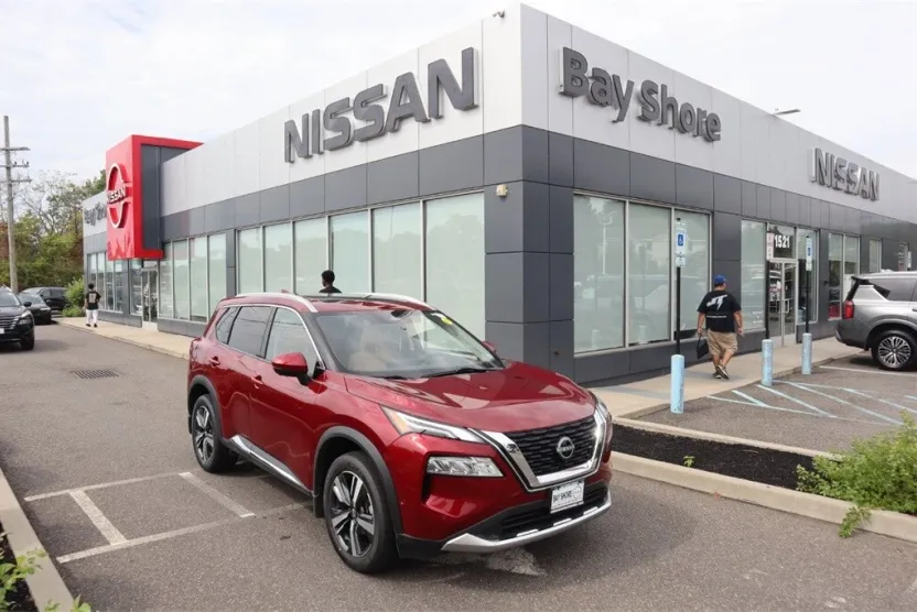 2023 Nissan Rogue Platinum photo 1