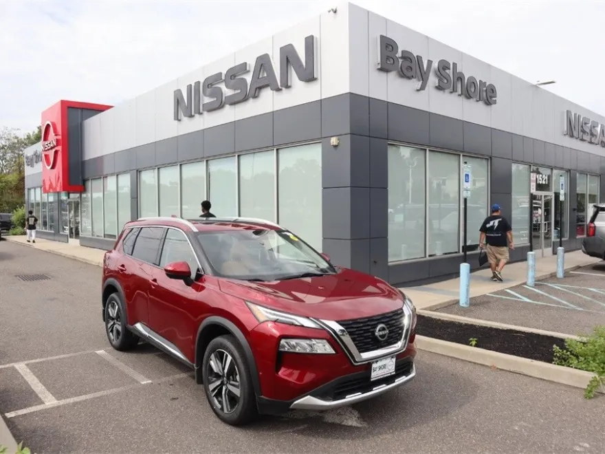 2023 Nissan Rogue Platinum photo 1