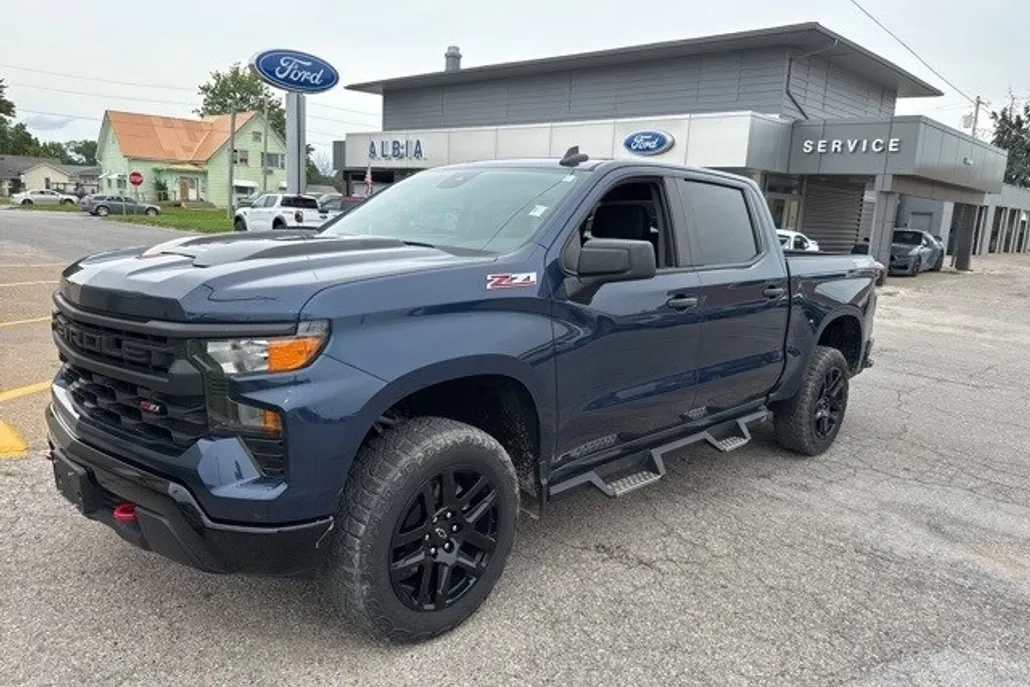 2023 Chevrolet Silverado 1500 Custom Trail Boss photo 1