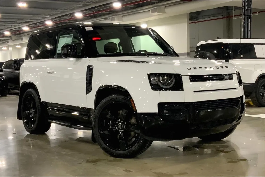 2025 Land Rover Defender 90 V8 photo 1