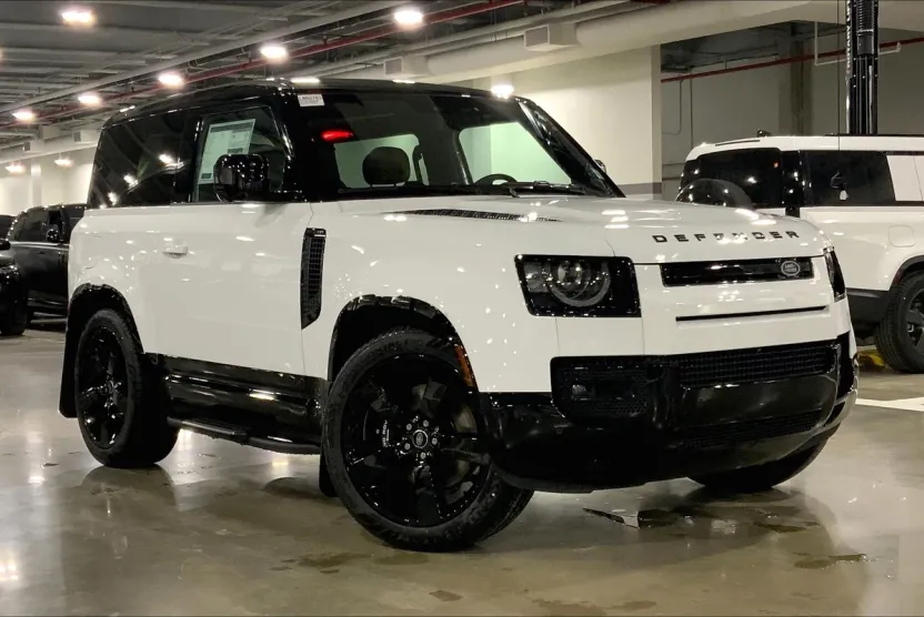 2025 Land Rover Defender 90 V8 photo 1