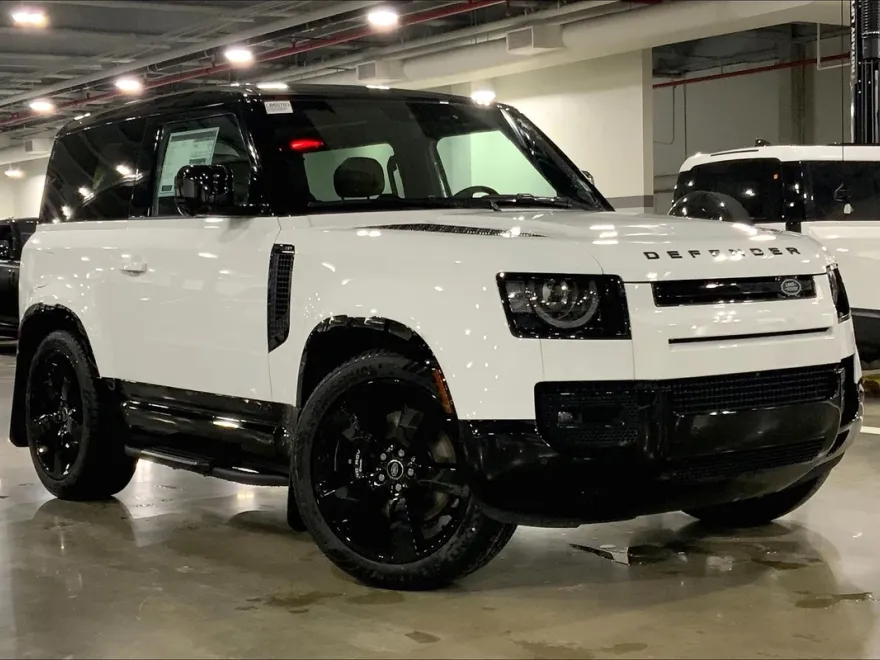 2025 Land Rover Defender 90 V8 photo 1