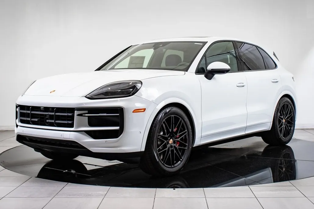 2025 Porsche Cayenne S photo 1