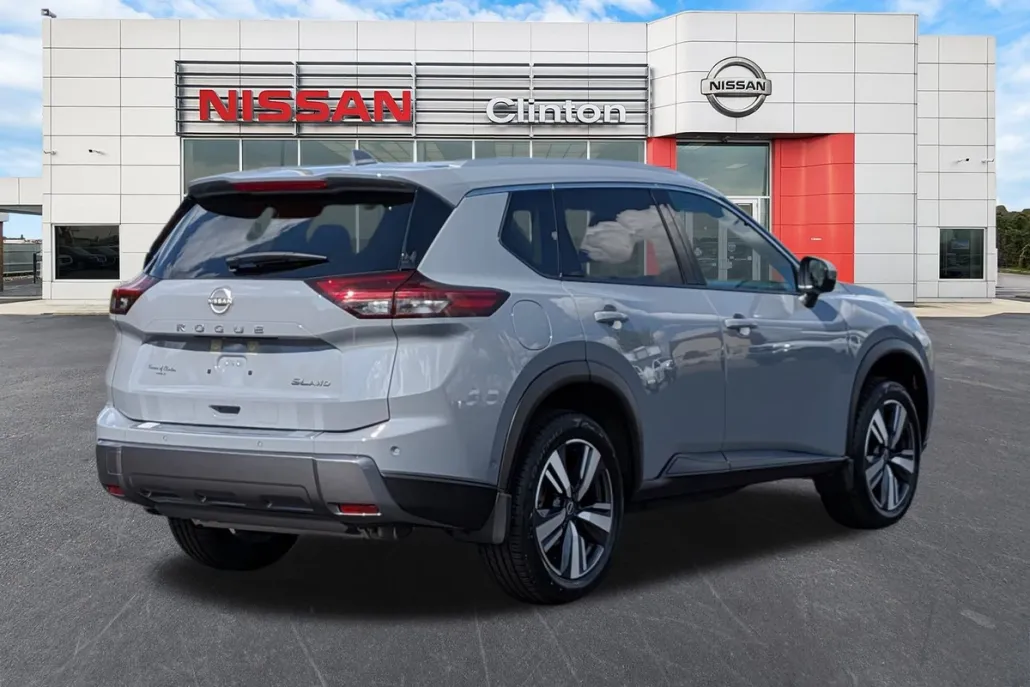 2024 Nissan Rogue SL photo 1
