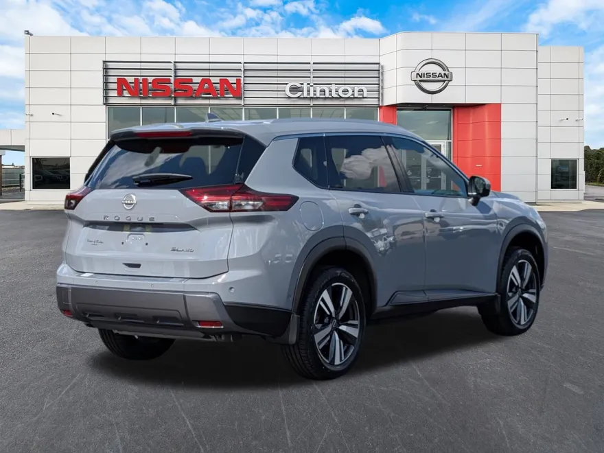 2024 Nissan Rogue SL photo 1