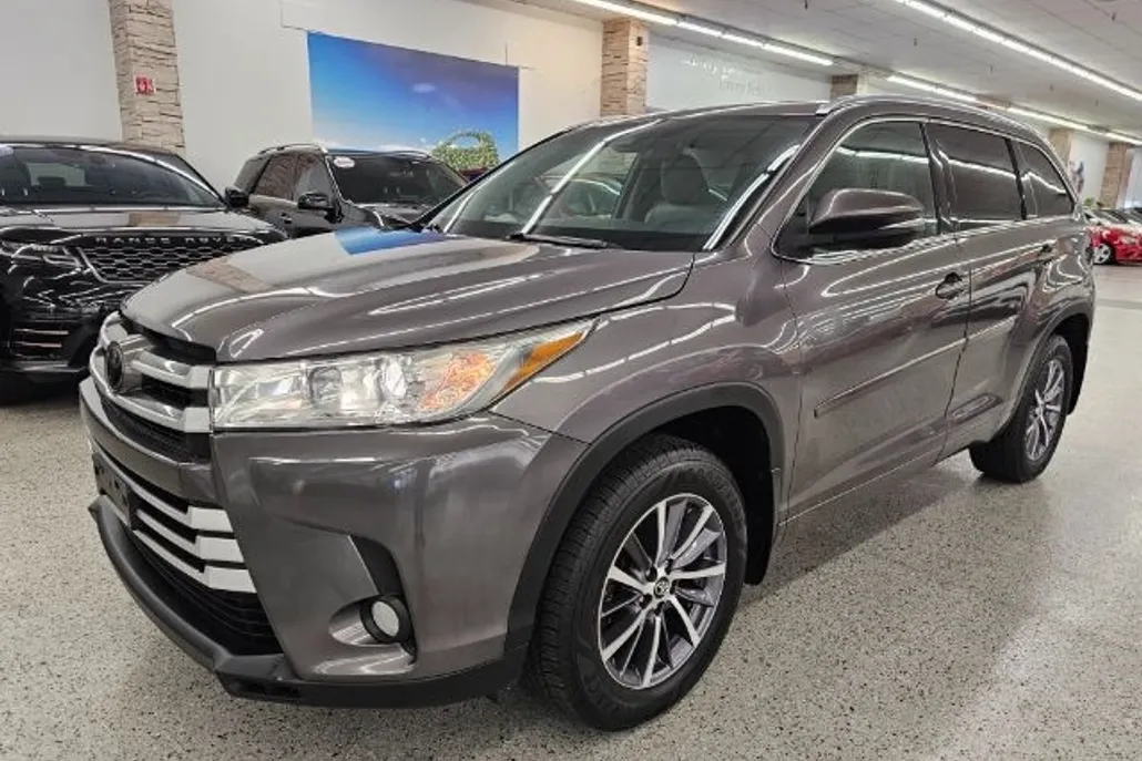 2018 Toyota Highlander SE photo 1