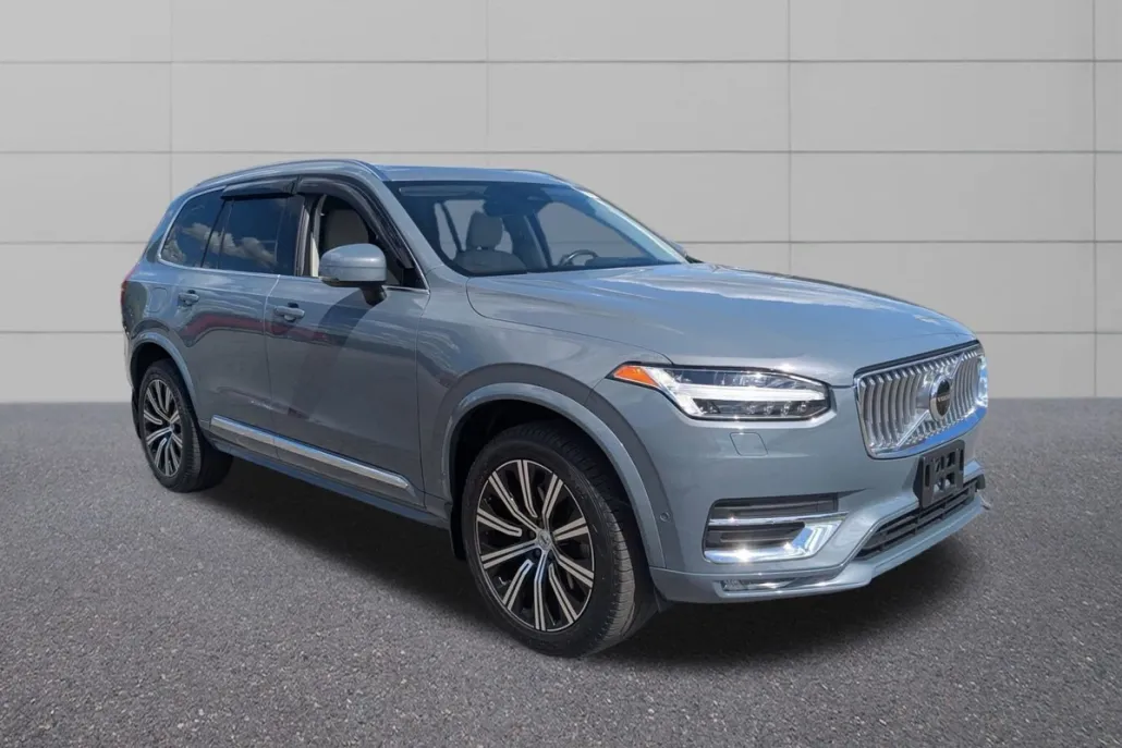 2023 Volvo XC90 B5 Plus photo 1