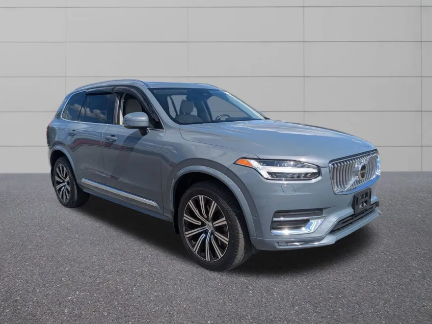 2023 Volvo XC90 B5 Plus photo 1