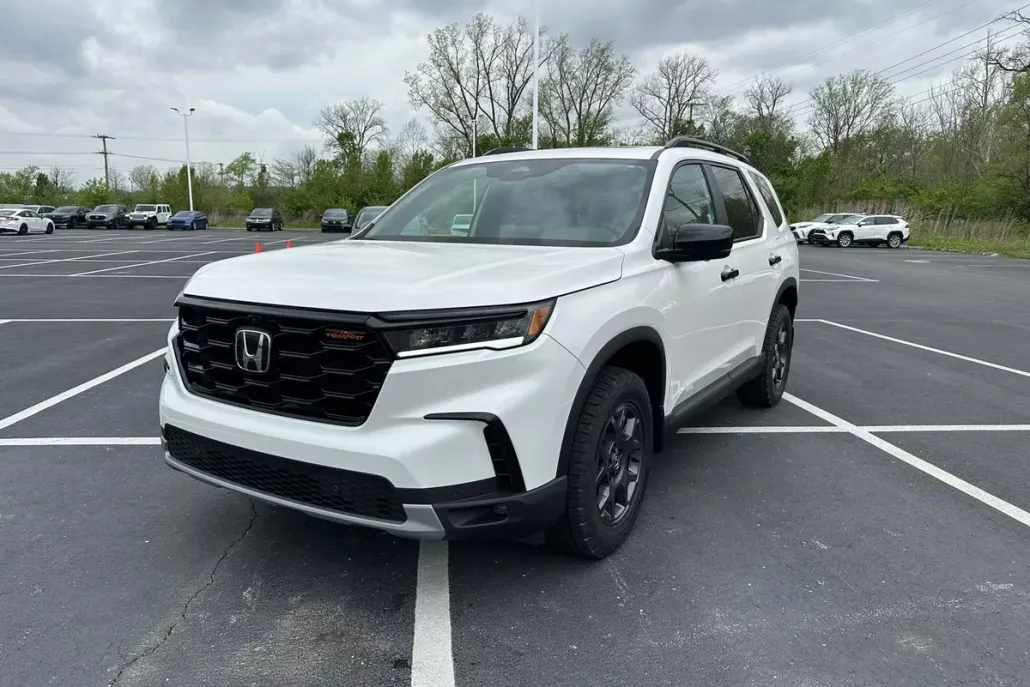 2025 Honda Pilot TrailSport photo 1
