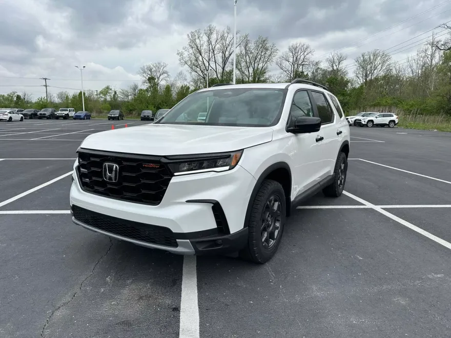 2025 Honda Pilot TrailSport photo 1