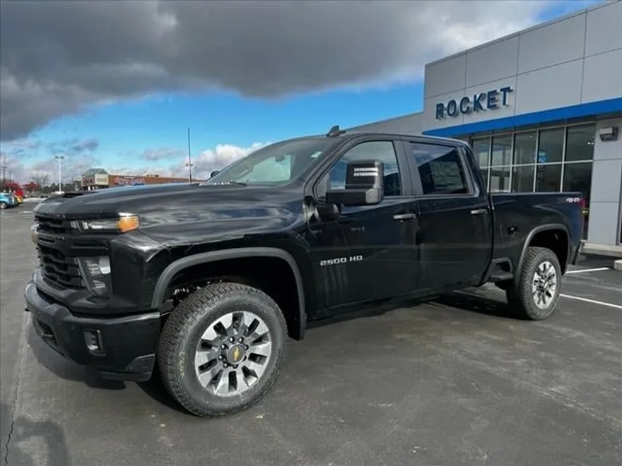 2025 Chevrolet Silverado 2500HD Custom photo 1