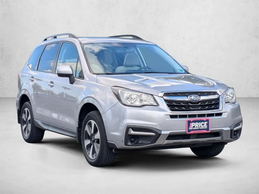 2017 Subaru Forester 2.5i Premium photo 1