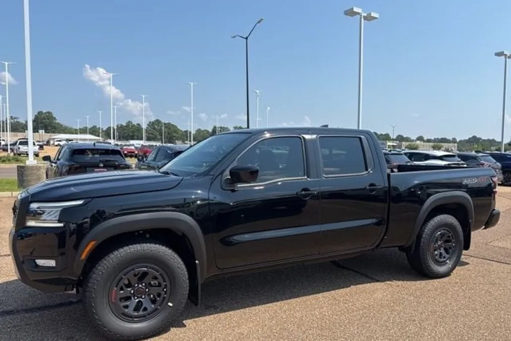 2025 Nissan Frontier PRO-4X photo 1