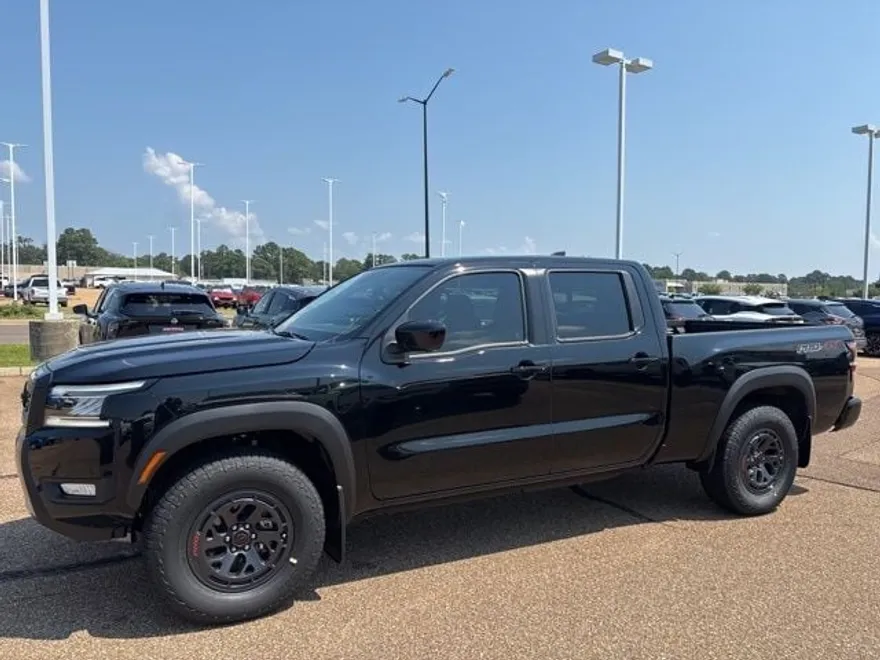 2025 Nissan Frontier PRO-4X photo 1