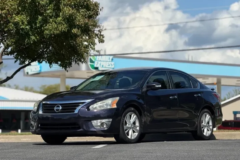 2013 Nissan Altima photo 1