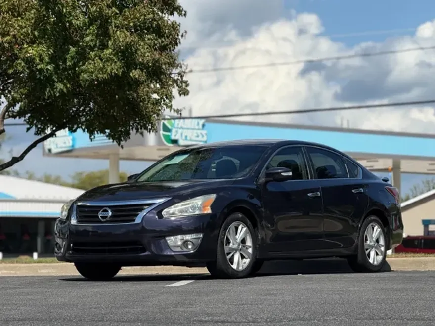 2013 Nissan Altima photo 1