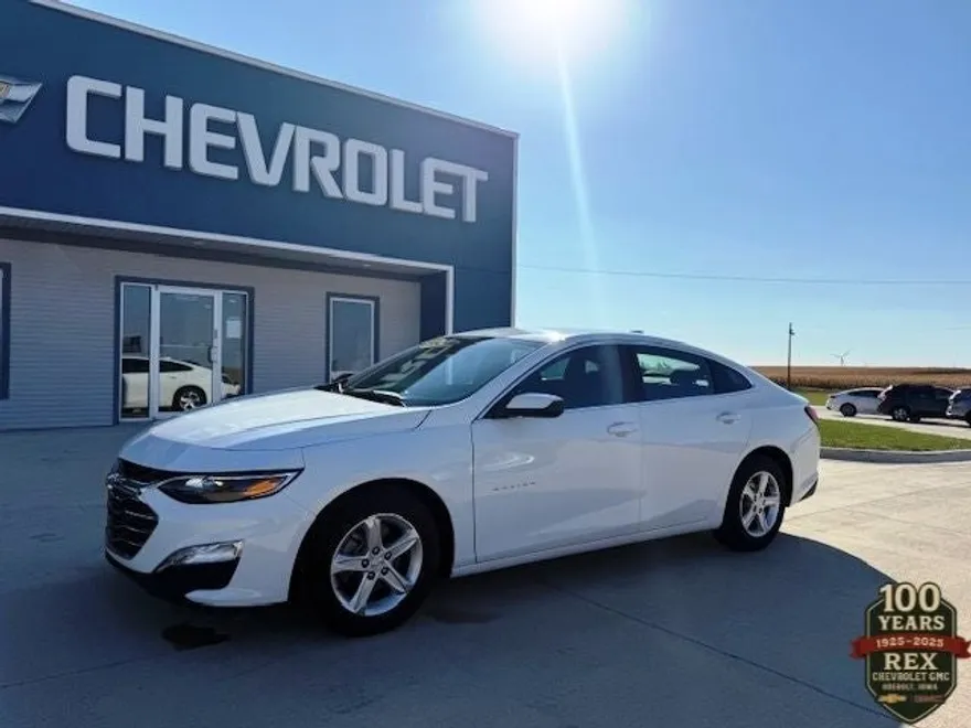 2024 Chevrolet Malibu 1LT photo 1
