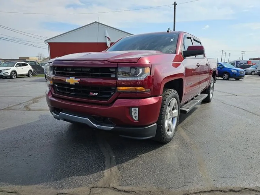 2017 Chevrolet Silverado 1500 LT photo 1