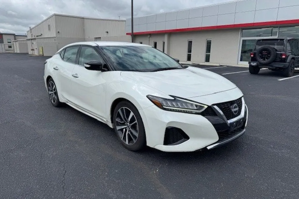 2023 Nissan Maxima SV photo 1