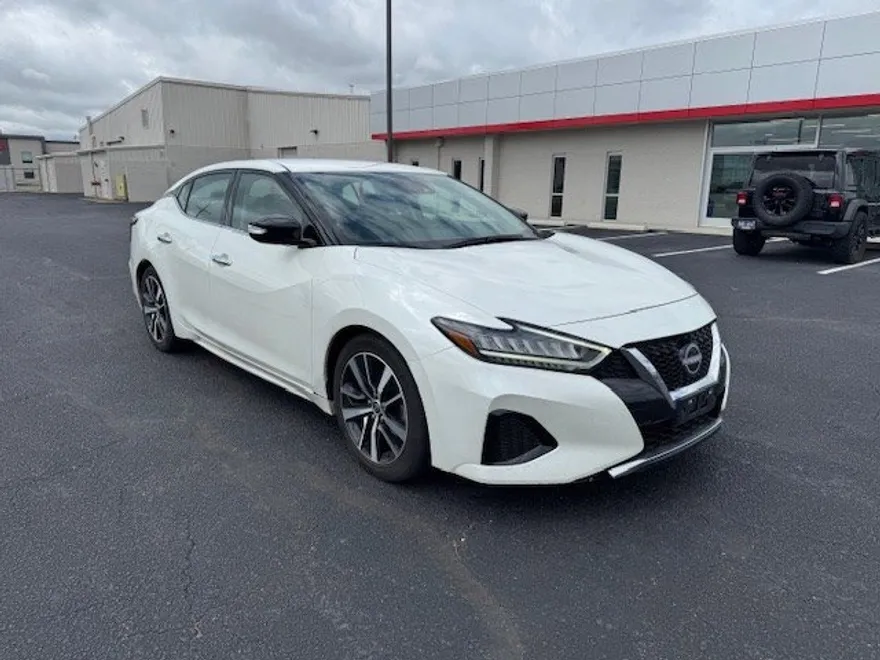 2023 Nissan Maxima SV photo 1
