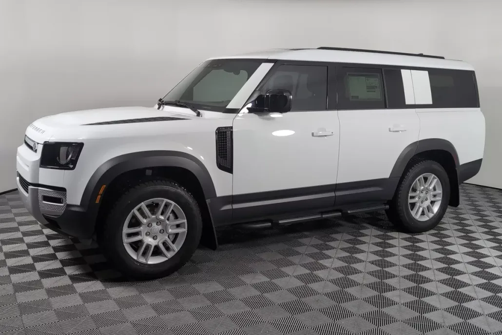2025 Land Rover Defender S photo 1