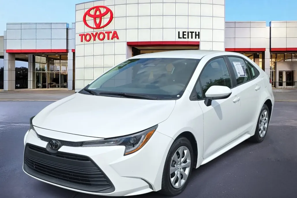 2024 Toyota Corolla LE photo 1