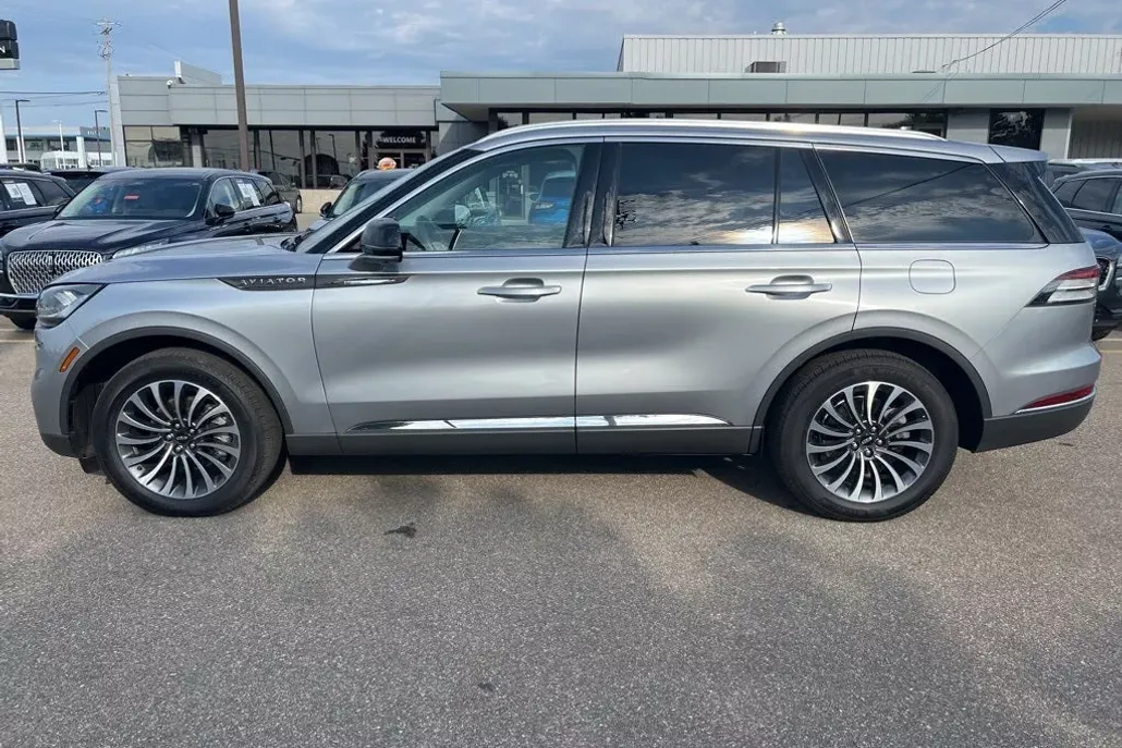 2022 Lincoln Aviator Reserve photo 1