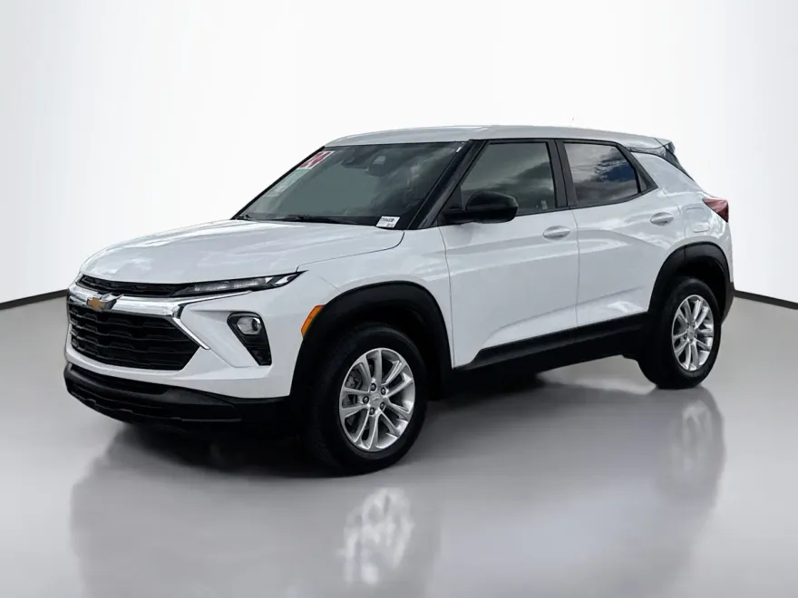 2024 Chevrolet Trailblazer LS photo 1