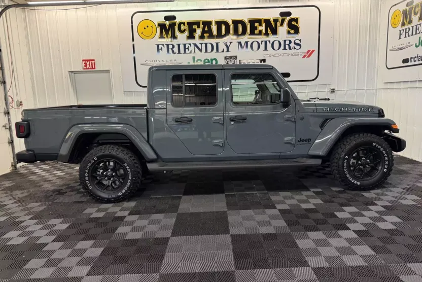 2025 Jeep Gladiator Sport photo 1