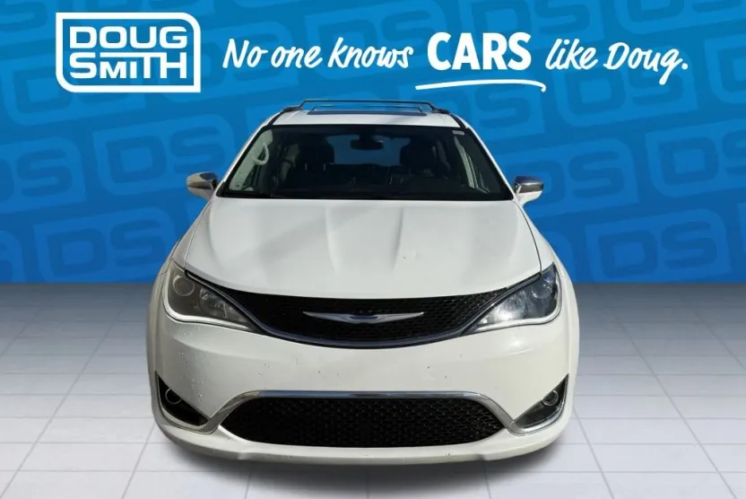 2018 Chrysler Pacifica Limited photo 1