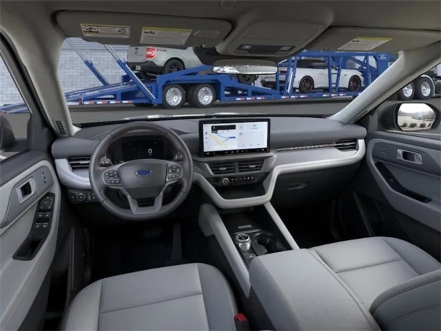 2025 Ford Explorer photo 1