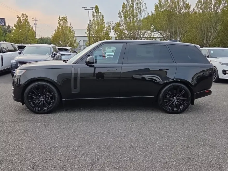 2025 Land Rover Range Rover SE photo 1
