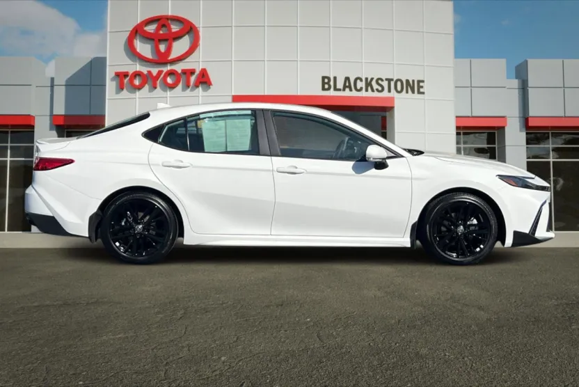 2025 Toyota Camry LE photo 1
